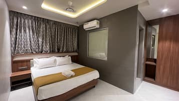 Habitación doble, vistas a la ciudad | Escritorio, espacio para trabajar con un portátil, wifi gratis