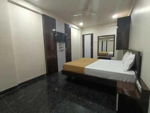 Double Room, City View | Desk, laptop workspace, free WiFi