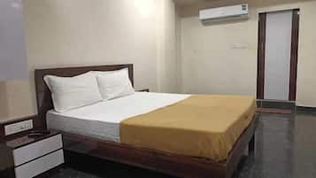Double Room, City View | Desk, laptop workspace, free WiFi