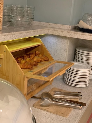 Tägliches Frühstücksbuffet gegen Gebühr