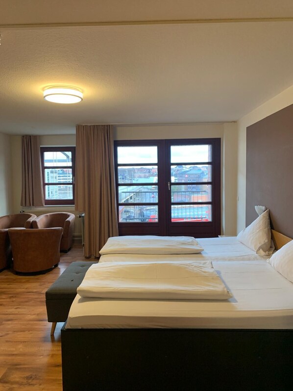 In-room safe, desk, laptop workspace, free WiFi