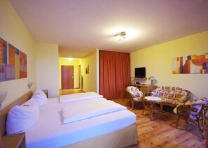 In-room safe, desk, laptop workspace, free WiFi