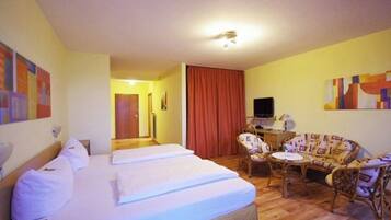 Zimmersafe, Schreibtisch, laptopgeeigneter Arbeitsplatz