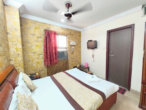 Classic Double Room | Desk, free WiFi