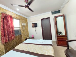 Classic Double Room | Desk, free WiFi
