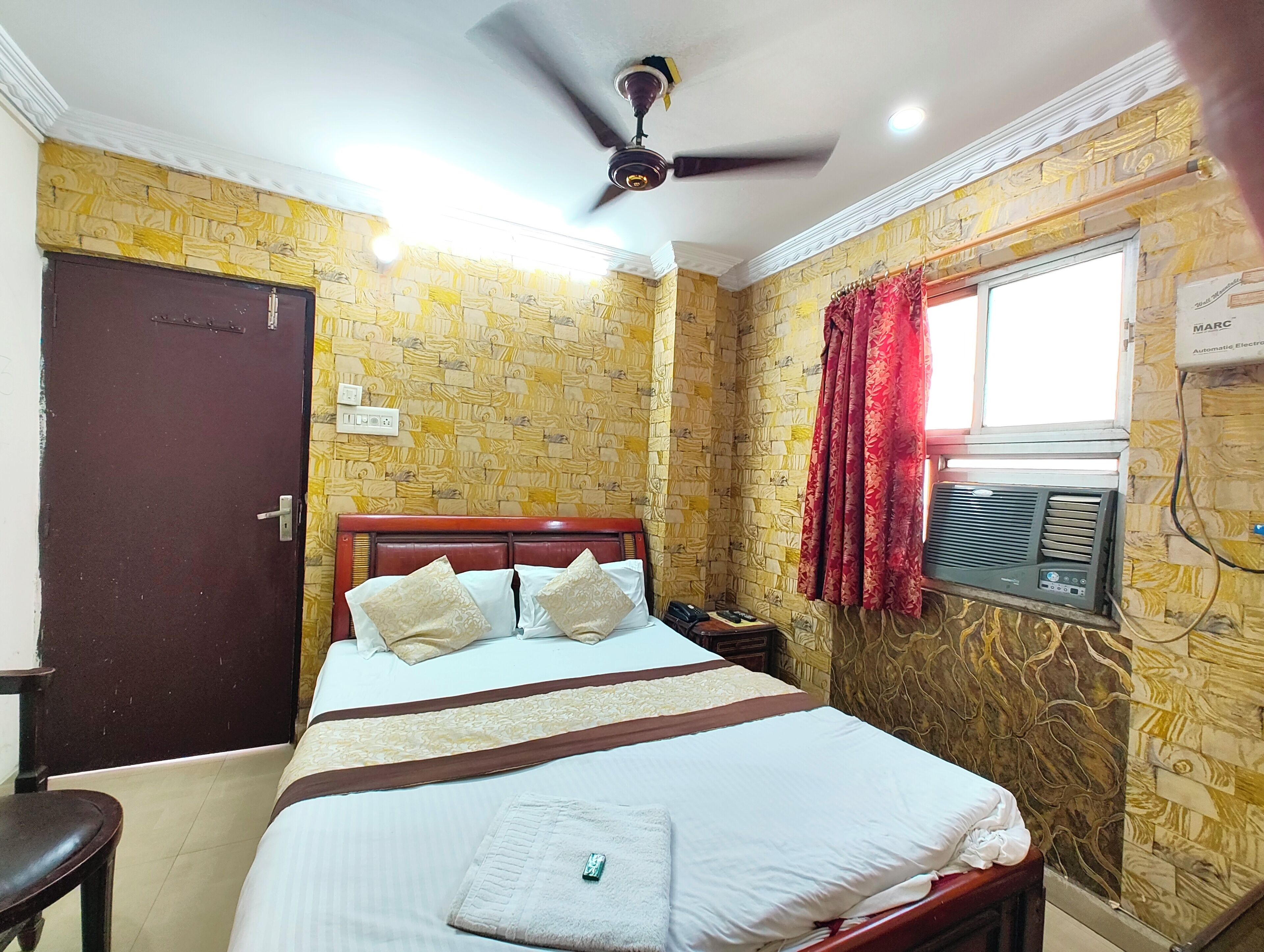 Classic Double Room | Hypo-allergenic bedding, desk, free WiFi