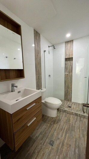 Douche, serviettes fournies