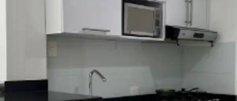 Fridge, cookware/dishes/utensils