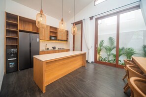 Villa, bassengutsikt | Eget kjøkken