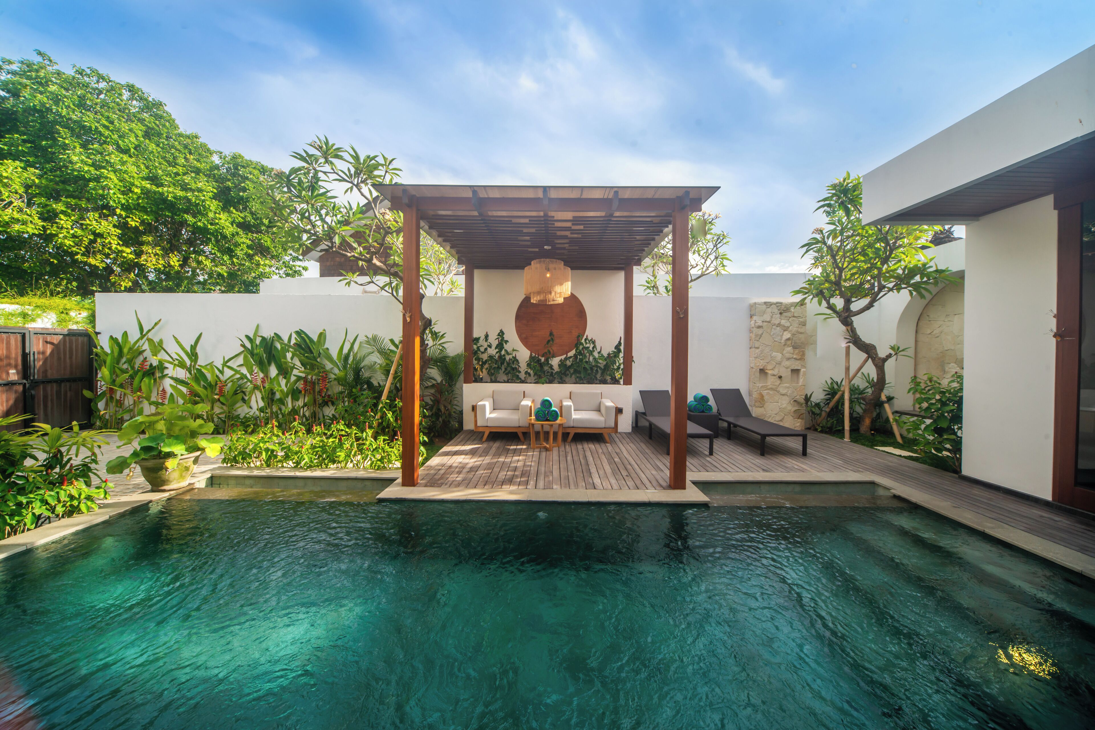 حمّام سباحة خارجي