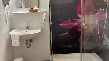 Ducha, artículos de tocador gratuitos, secador de pelo, jabón