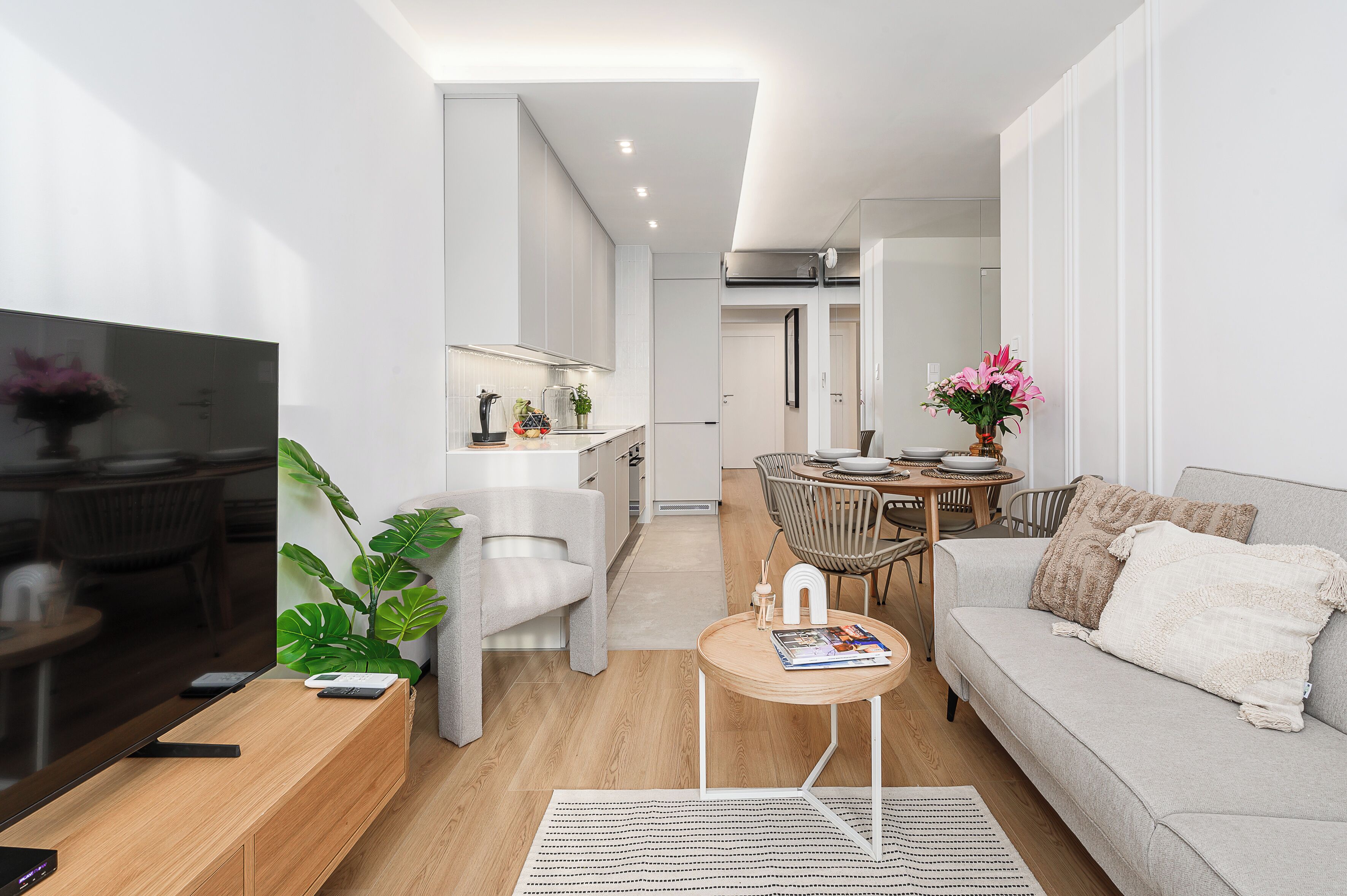 Classic Apartment, 3 Bedrooms, Balcony | Living area | 40-inch LCD TV with digital channels