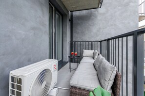 Classic Apartment, 3 Bedrooms, Balcony | Balcony - Lumina luxury 4-rooms apart with parking (Łódź)