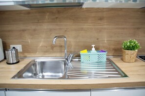 Phòng, 1 giường đôi, ban công, quang cảnh thành phố | Bếp riêng