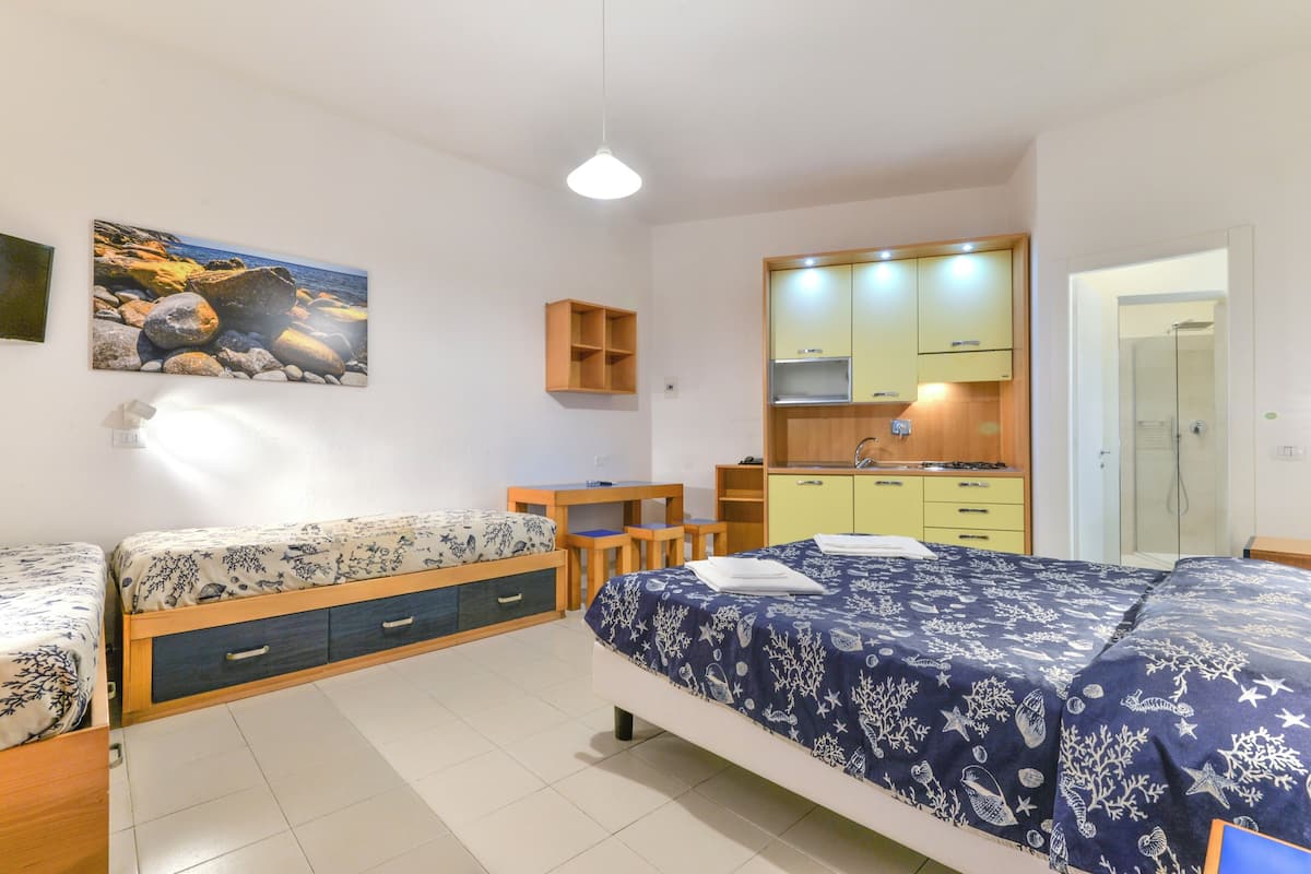 Studio | Living area | 24-inch flat-screen TV with cable channels, table tennis