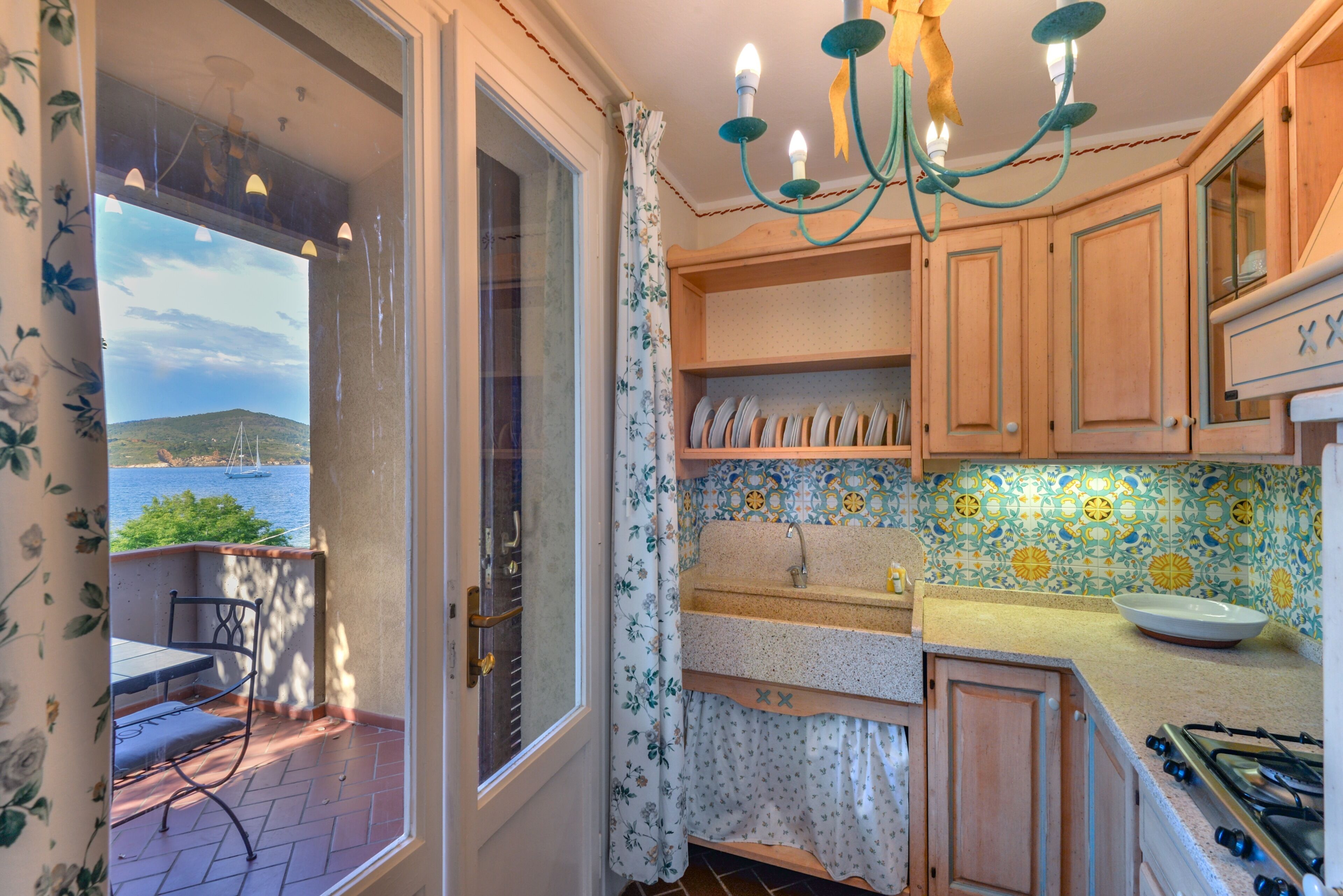 公寓 | 私人廚房 | 電冰箱、鍋具/餐盤/廚房用品、餐桌