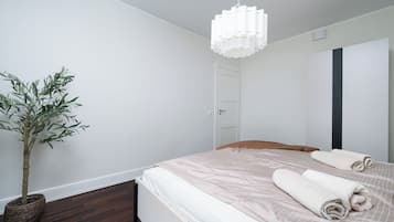 Iron/ironing board, WiFi, bed sheets