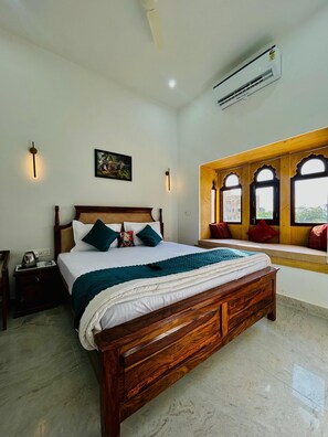 Desk, laptop workspace, free WiFi - Hotel Narpat Garh Palace Jaisalmer (Jaisalmer)