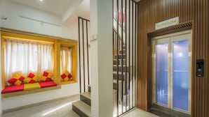 A hotel lobby with a seating area, a staircase, and an elevator. - Hotel Narpat Garh Palace Jaisalmer (Jaisalmer)