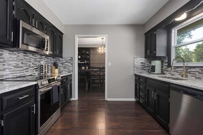 Refrigerador, microondas, horno, placa de cocina