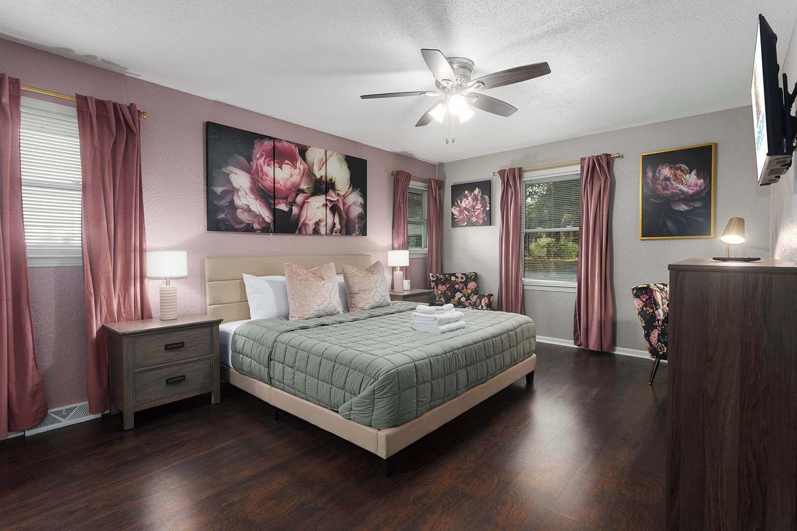 4 bedrooms, desk, iron/ironing board, travel crib
