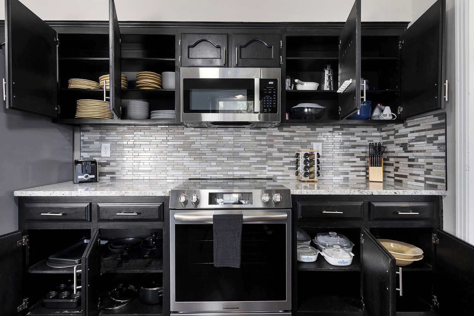 Refrigerador, microondas, horno, placa de cocina