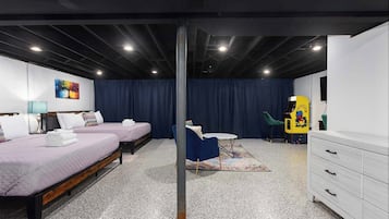 4 bedrooms, desk, iron/ironing board, travel cot