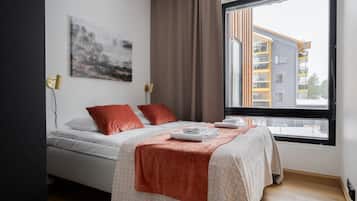 3 bedrooms, iron/ironing board, WiFi, bed sheets