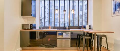 Fridge, microwave, oven, stovetop