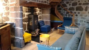 Unclassified image, 4 of 17, button - 6-person house in village: hiking, jacuzzi, games room, skiing 10mn away (Thiézac)