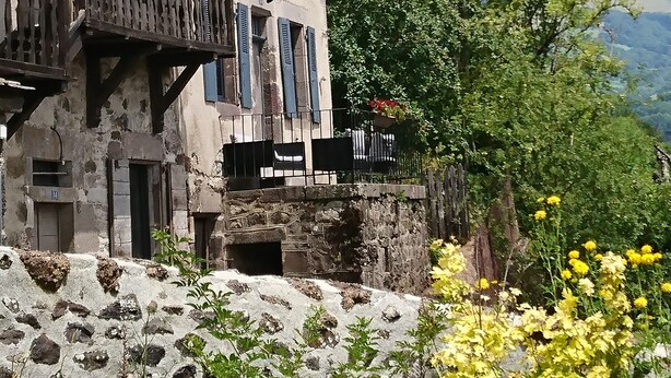 Unclassified image, 1 of 17, button - 6-person house in village: hiking, jacuzzi, games room, skiing 10mn away (Thiézac)