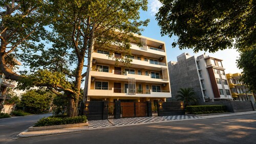 CORPORATE STAYS - GOLF COURSE ROAD