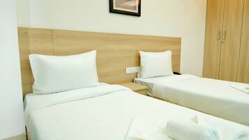 Deluxe Room | Iron/ironing board, free WiFi