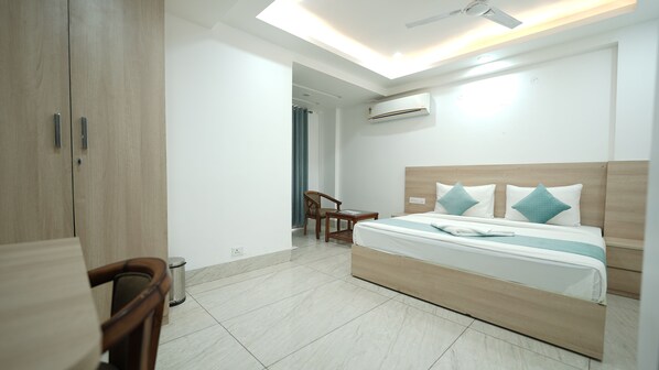 アイロン / アイロン台、WiFi (無料)