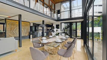 Villa - 4 soveværelser - bjergudsigt | Spisestue