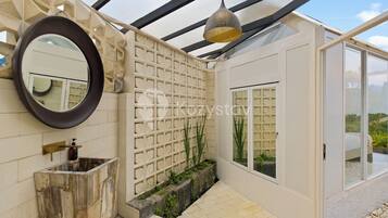 Villa, 4 Bedrooms, Mountain View | Bathroom | Free toiletries, hair dryer, bidet, towels