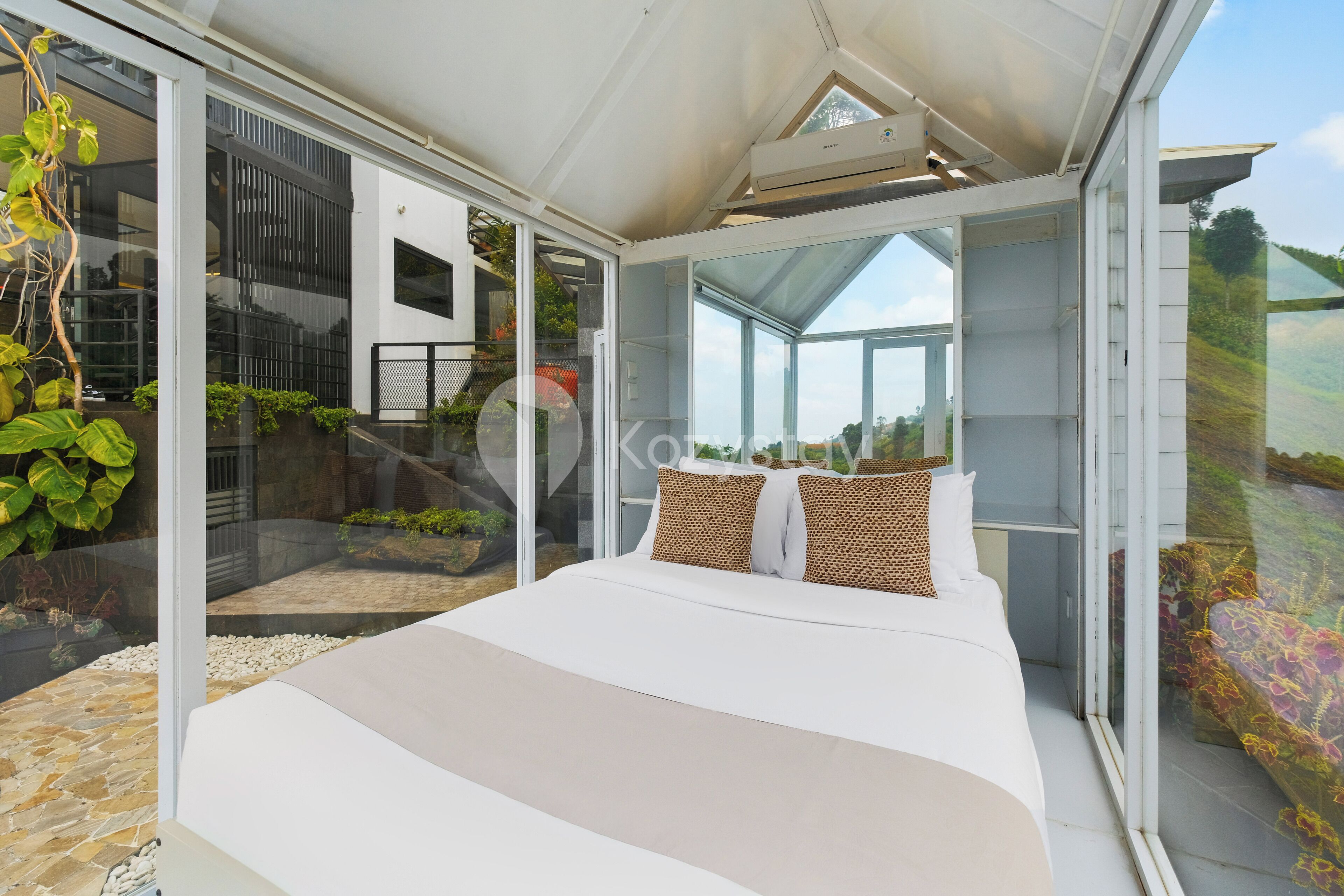 Villa, 4 soverom, fjellutsikt | Skrivebord, skrivebord for bærbar PC og strykejern/-brett