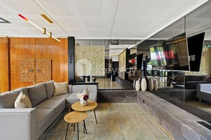 Villa, 4 slaapkamers, uitzicht op bergen | Woonruimte | Een 55-inch smart-tv met kabelzenders, Netflix en streamingdiensten