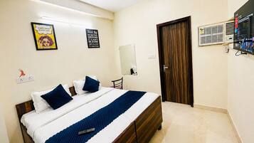 Deluxe Double Room | Desk, laptop workspace, free WiFi, bed sheets
