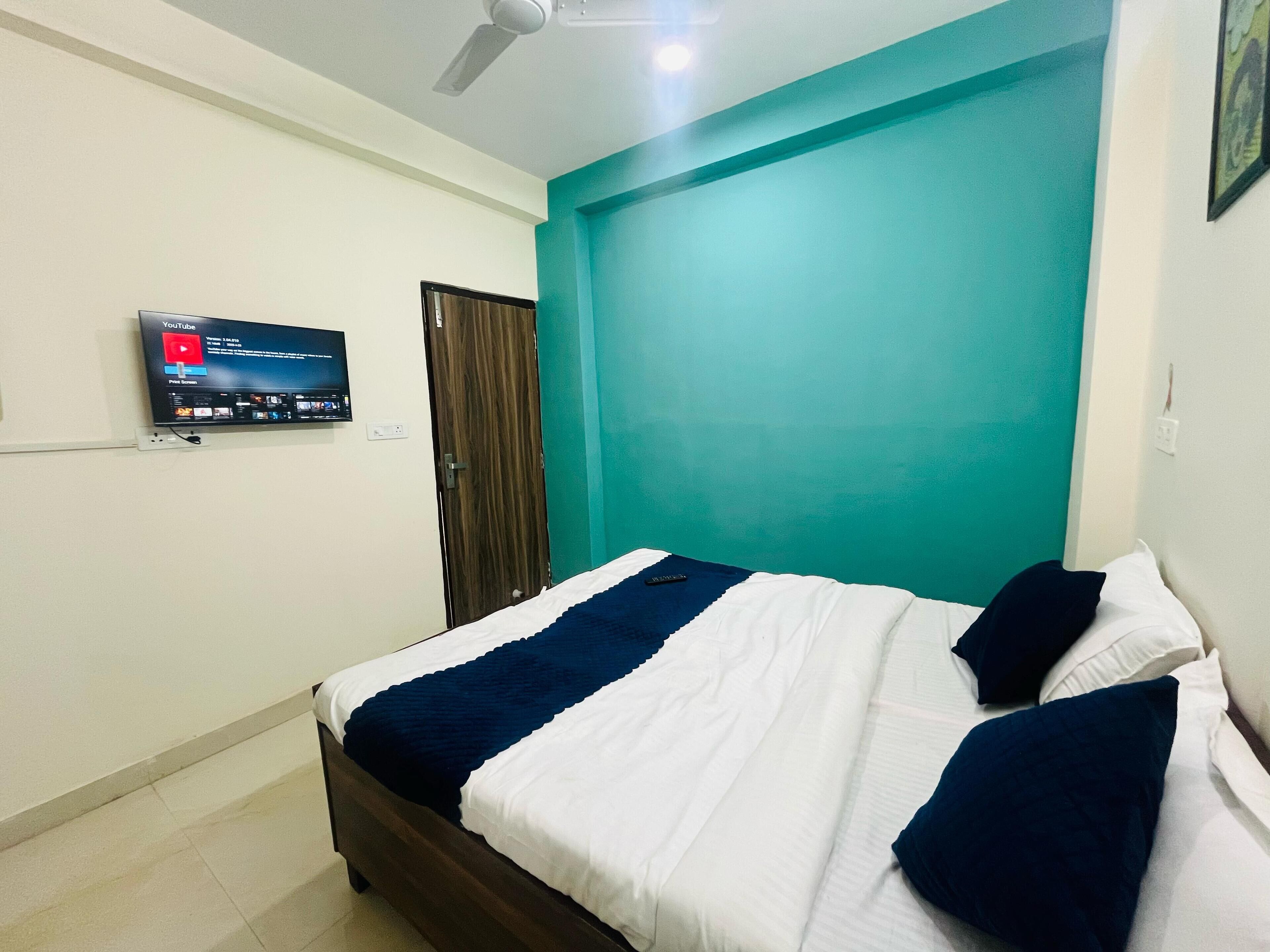 Deluxe Double Room | Desk, laptop workspace, free WiFi, bed sheets