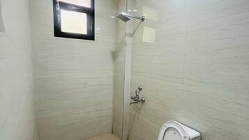 Double Room | Bathroom | Towels, soap, shampoo, toilet paper