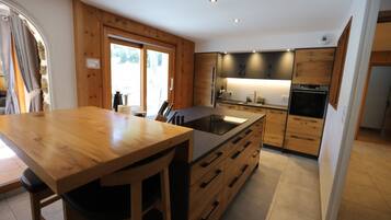 雪櫃、微波爐、焗爐、爐具