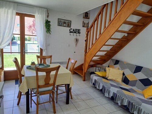 Charming Cottage - Near Beach and Shops