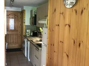 Mikroaaltouuni, uuni, liesi, astianpesukone