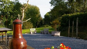 Outdoor dining - Detached house with terrace, pellet stove and peaceful garden. (Canisy)