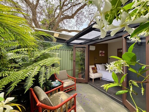 Balmain Village Retreat | Sleeps 2 | AC + Parking | City 3kms