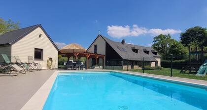 Grande maison familiale avec piscine privée, animaux acceptés