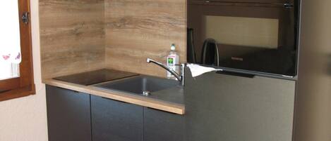 Four Ă micro-ondes, un four, lave-vaisselle