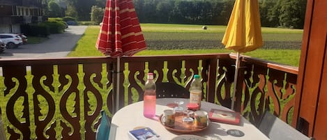 تناول الطعام بالخارج