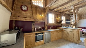 Unclassified image, 5 of 24, button - Spacious chalet in Samoëns, 6 bedrooms, perfect for 14 people with Wifi (Samoëns)